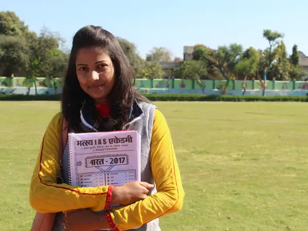 मत्स्य अध्ययन पुस्तिका के साथ